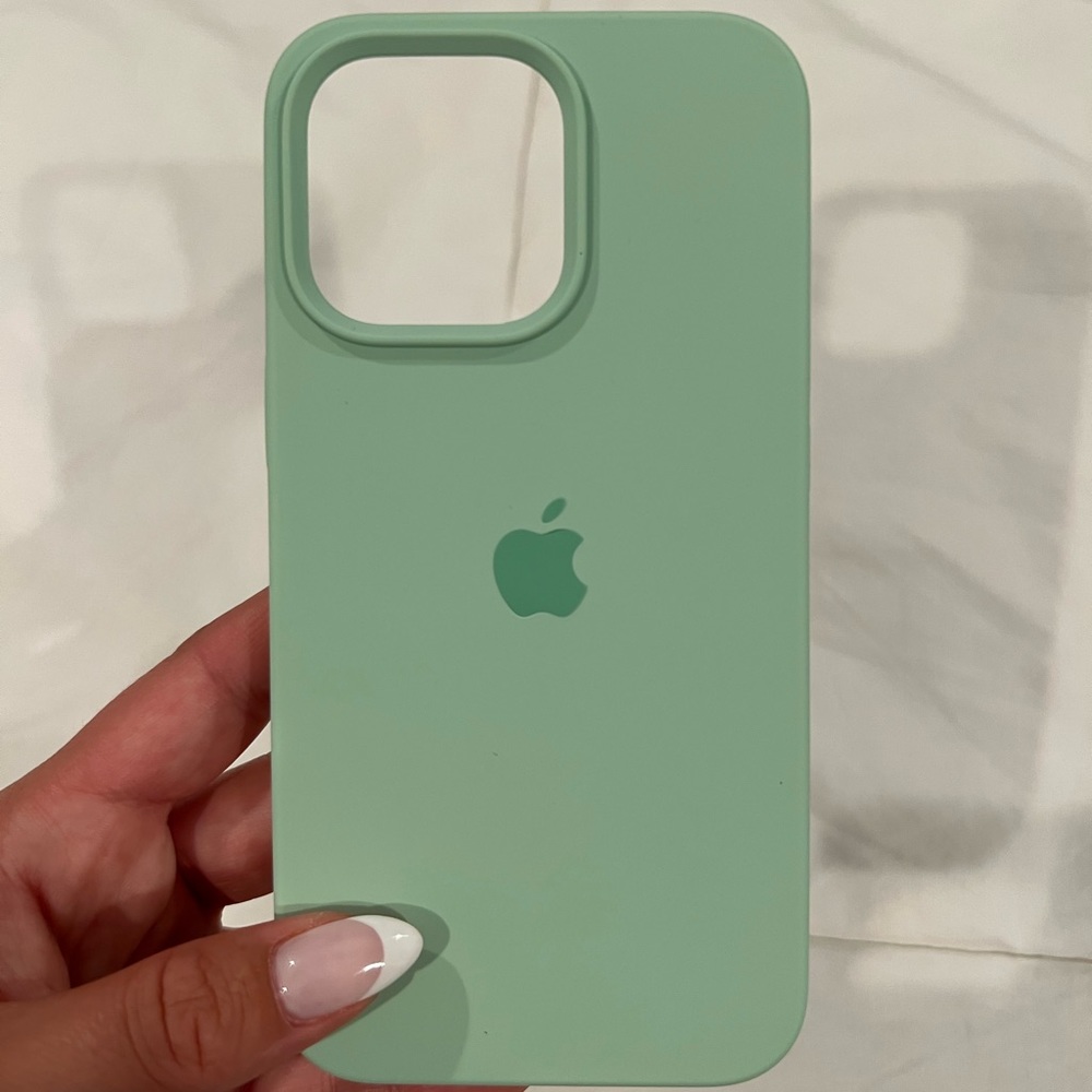 Apple Silicone iPhone 13 Pro Case Mint.